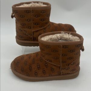 UGG Classic Mini II Embossed Chestnut Suede Sheepskin Ankle Boots Girls Size 4